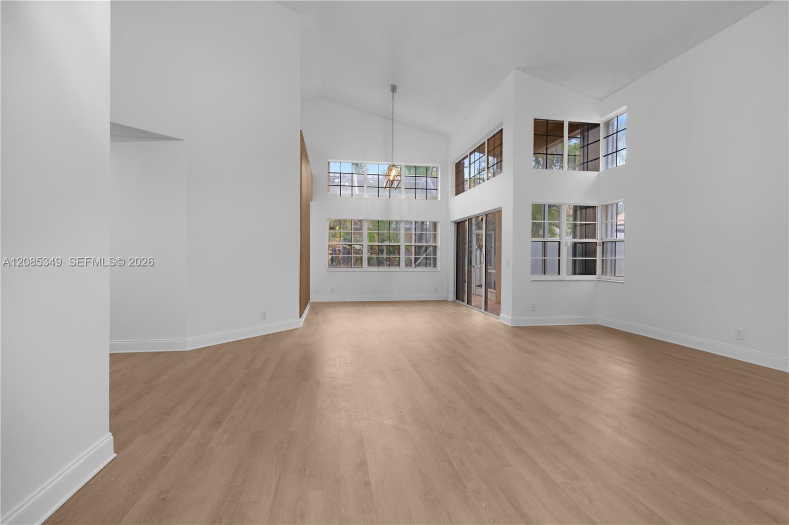 1525 Seabay Rd — Photo 2