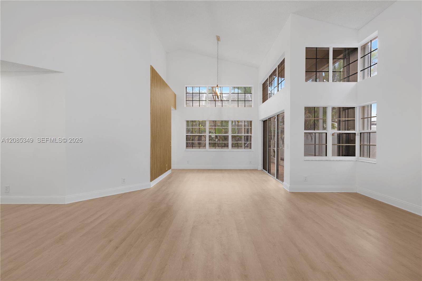 1525 Seabay Rd — Photo 3