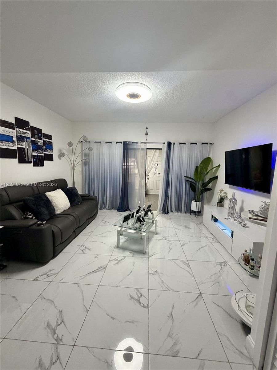 270 NW 71st Ave # 4, Miami FL 33126