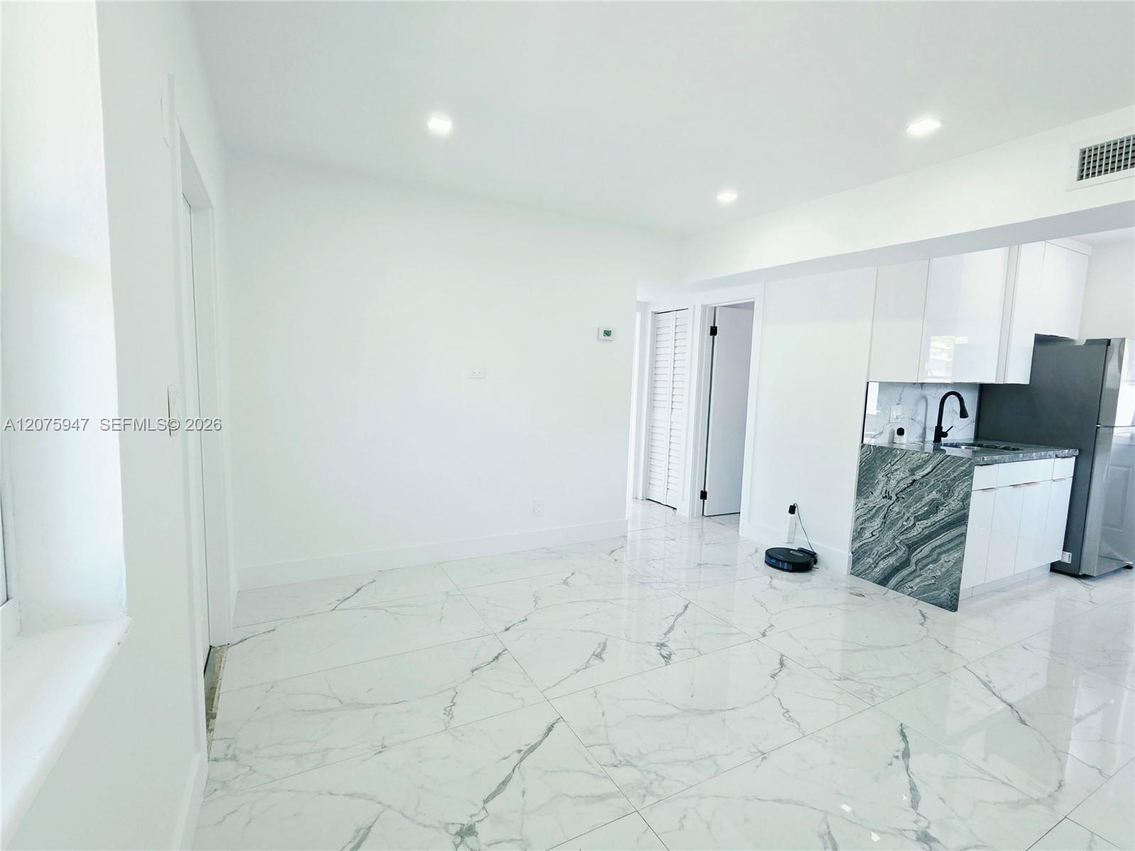 5301 NE 17th Ave — Photo 4