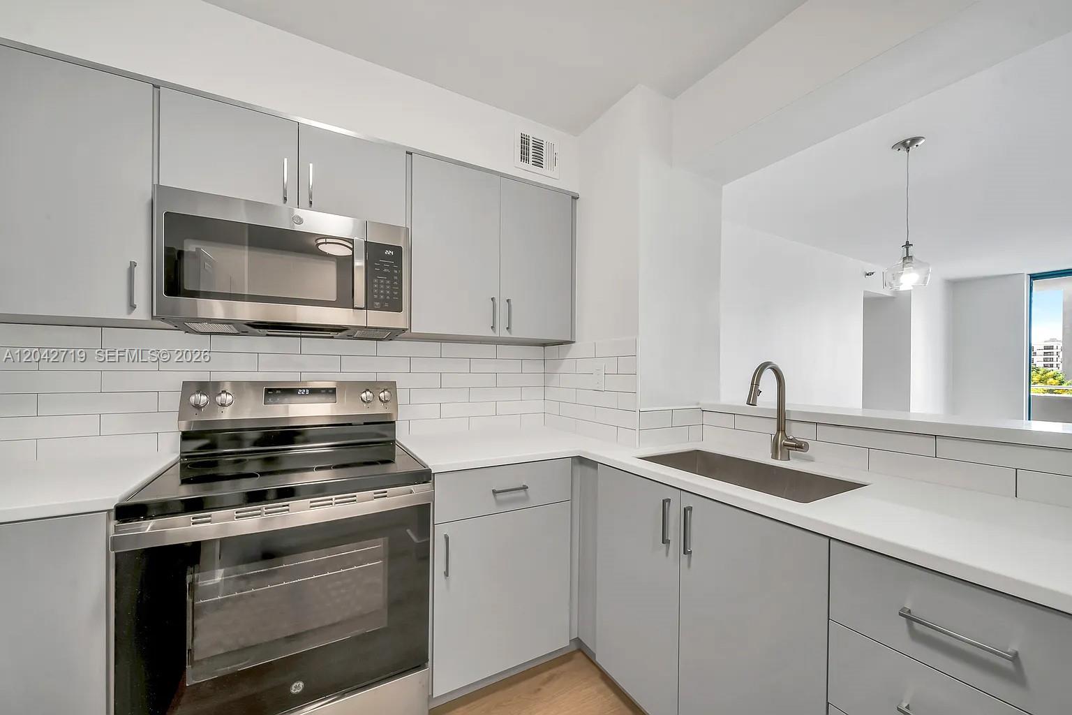 501 SW 1st St # 502, Miami FL 33130