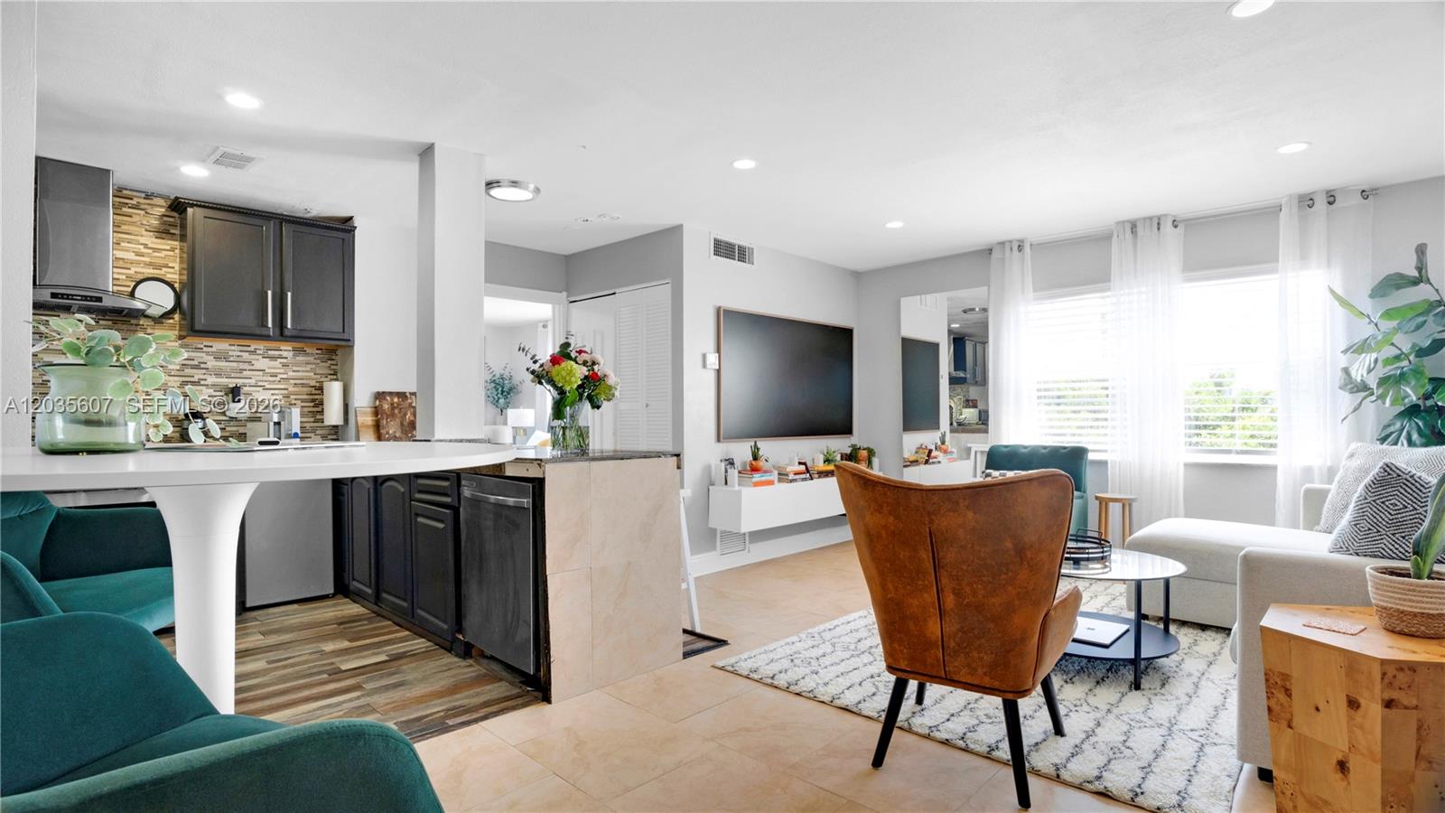 7925 Carlyle Ave # 403, Miami Beach FL 33141