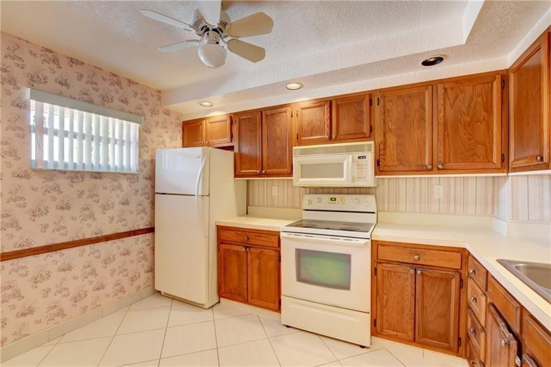 8735 RAMBLEWOOD Drive # 212, Coral Springs FL 33071
