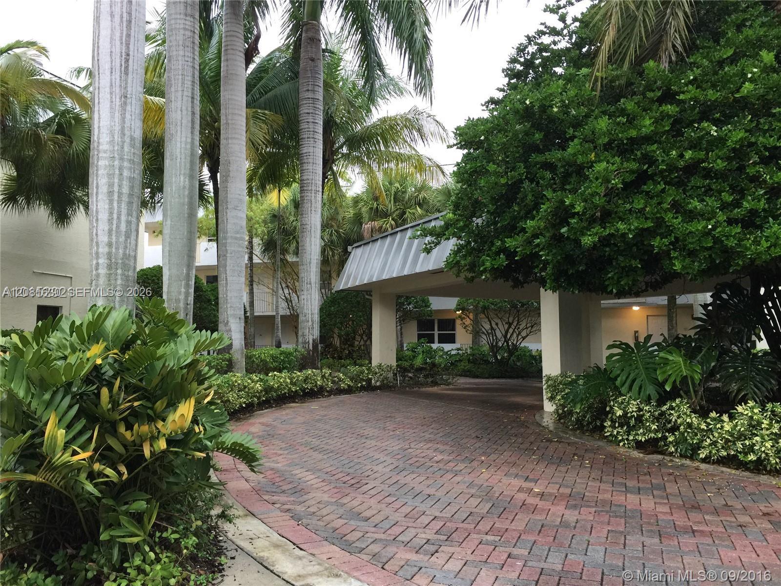 8950 SW 69th Ct # 114, Pinecrest FL 33156