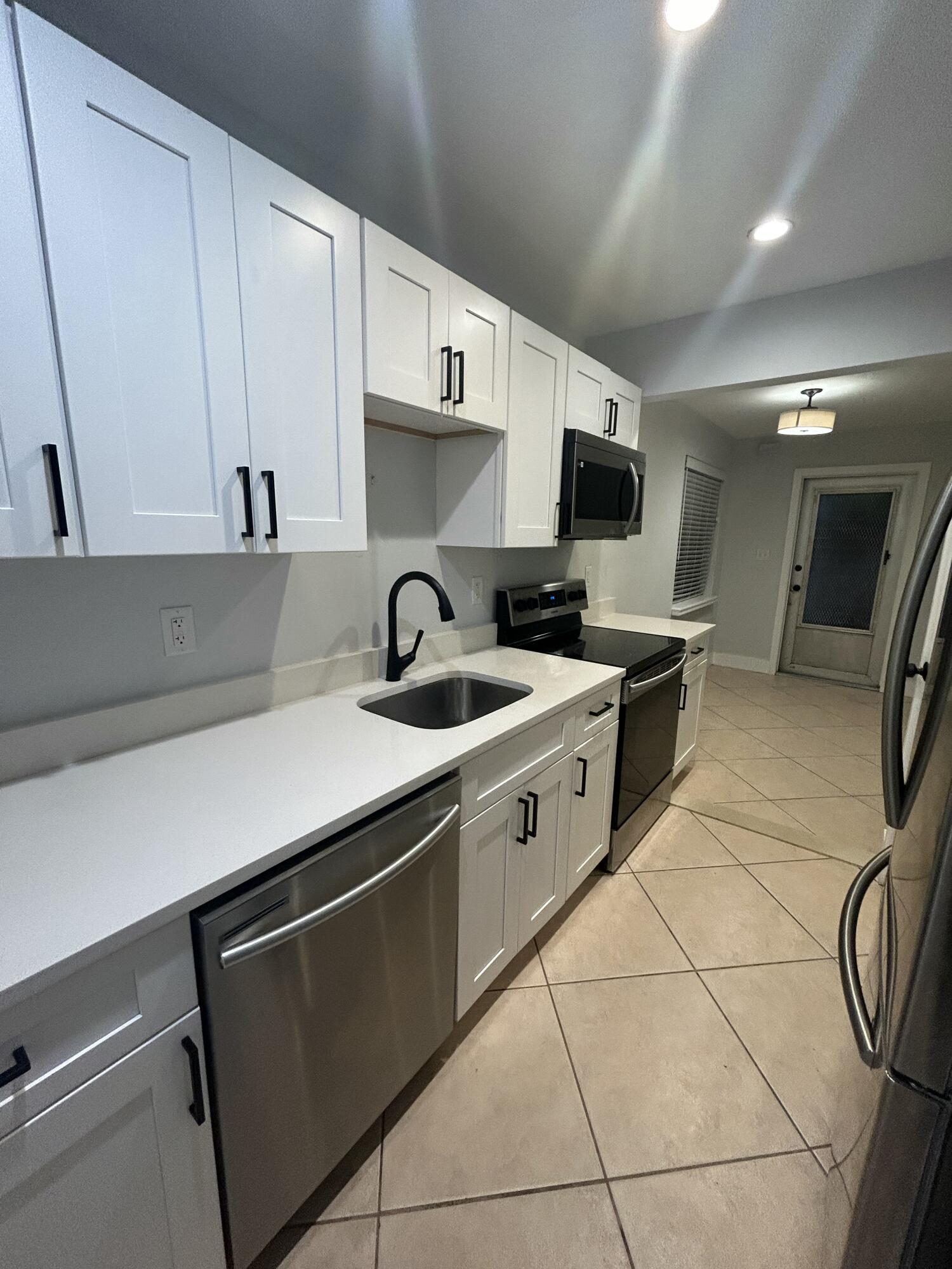 820 N Victoria Park Road # 5 — Photo 3