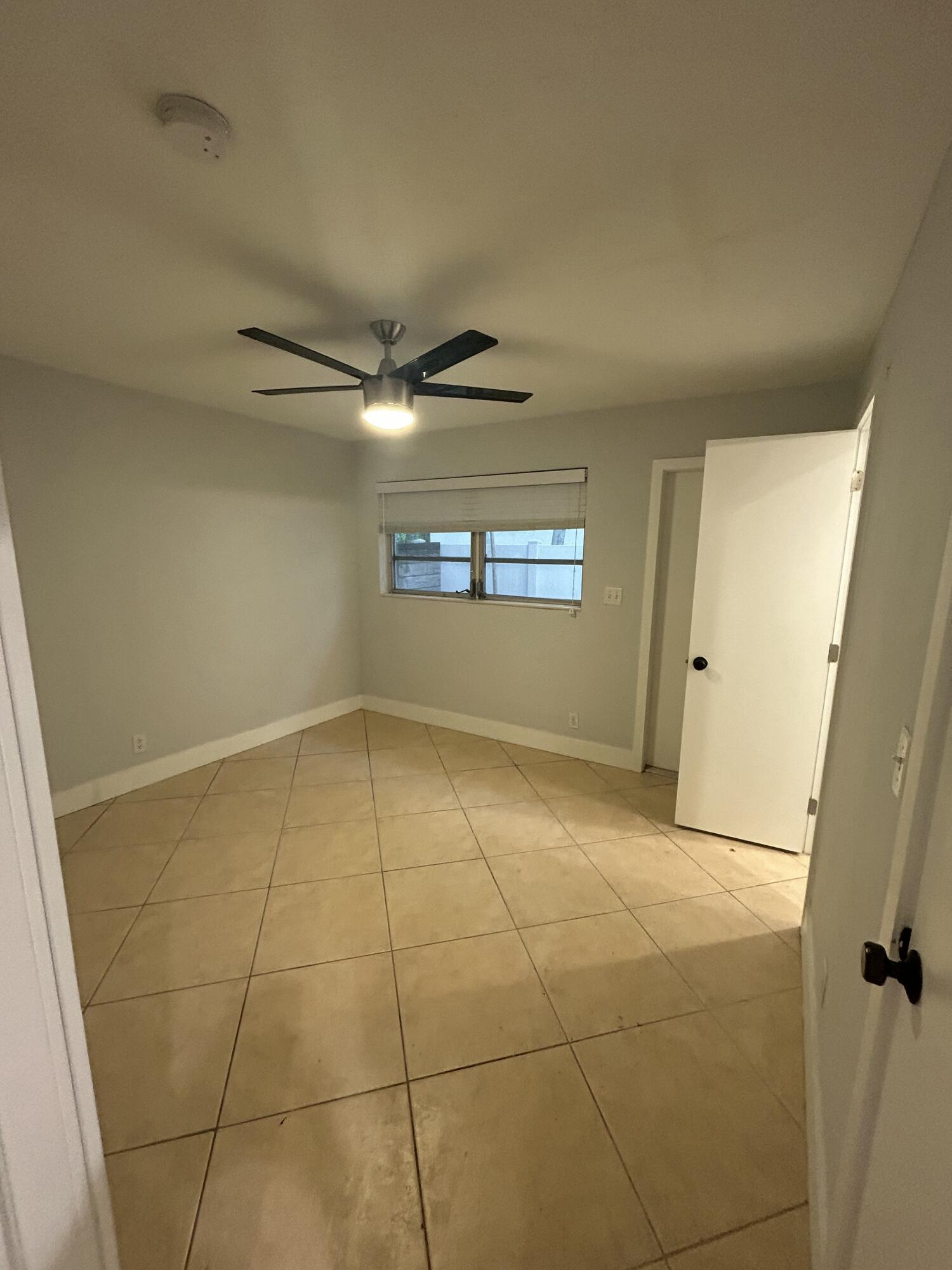 820 N Victoria Park Road # 5 — Photo 4