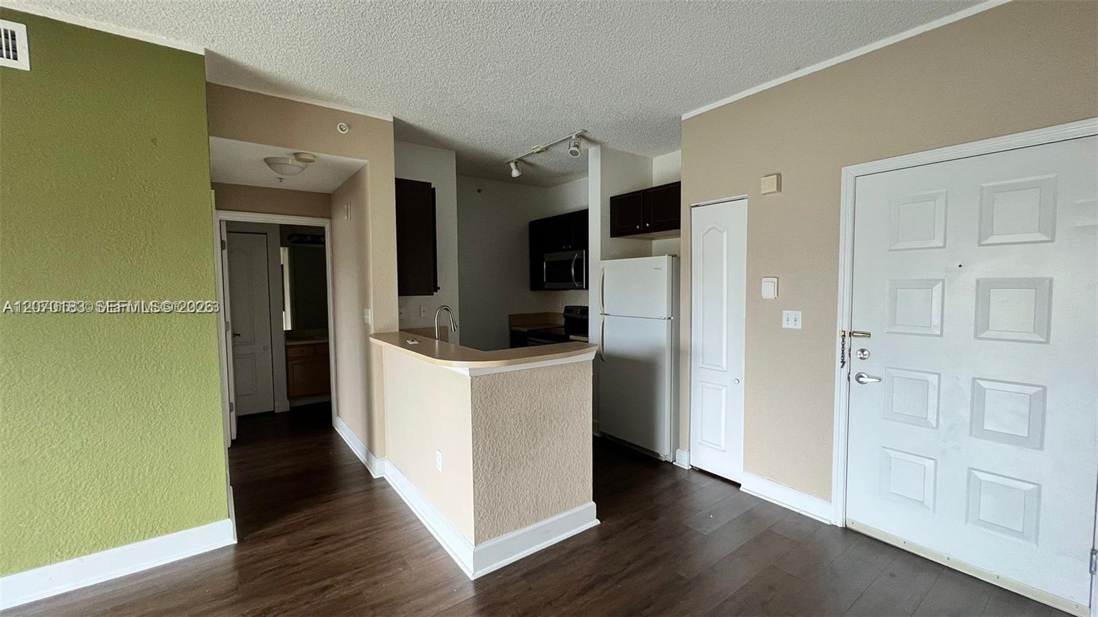 6001 SW 70th St # 625 View 4