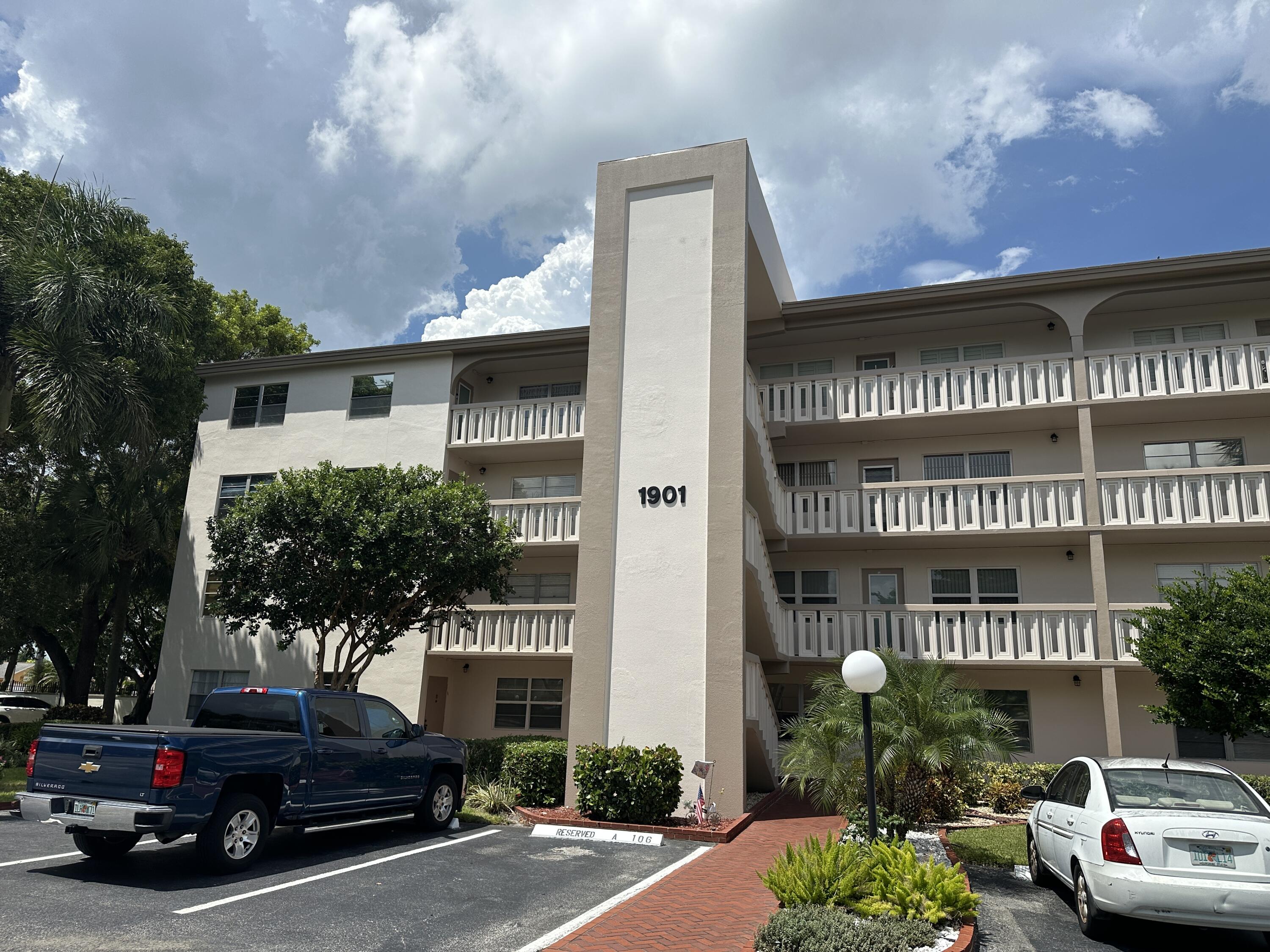 1901 Bermuda Circle # B1 — Photo 2