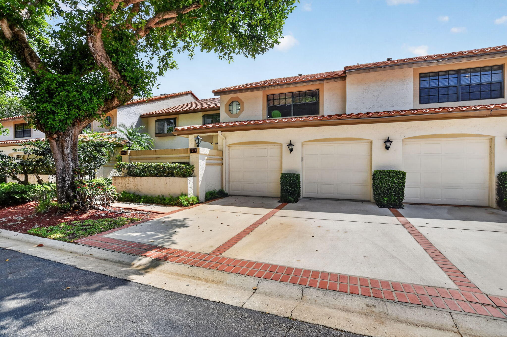7917 LA MIRADA Drive — Photo 2