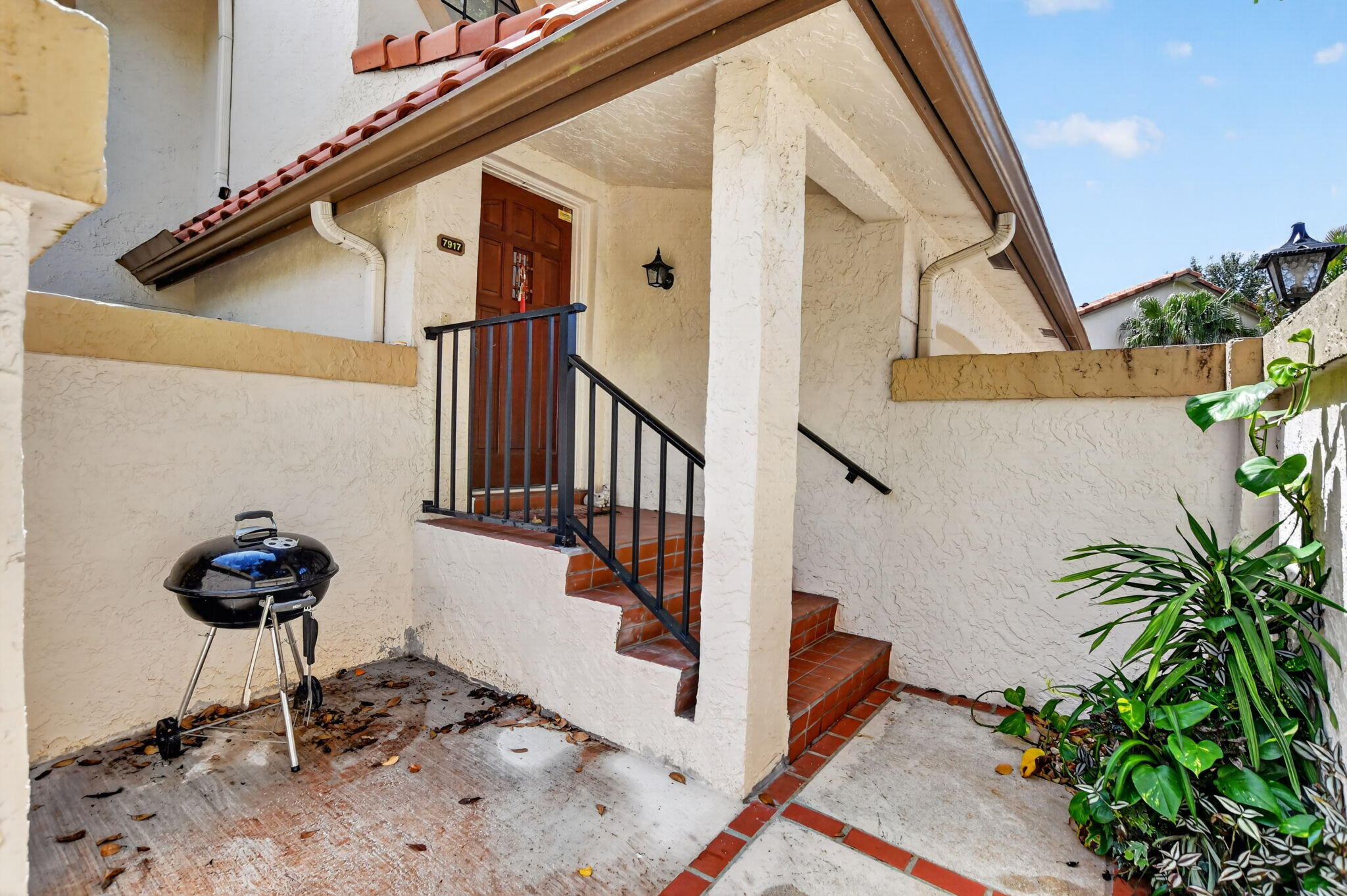 7917 LA MIRADA Drive — Photo 4
