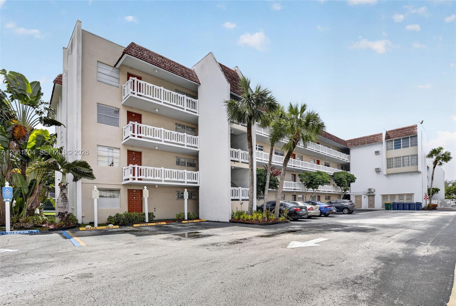 3531 Inverrary Dr # 101, Lauderhill FL 33319