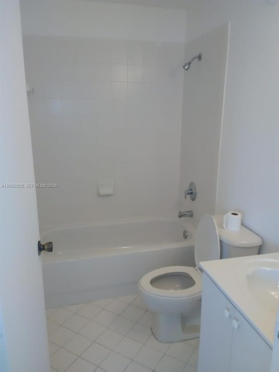 2910 SE 13th Rd # 44 — Photo 5