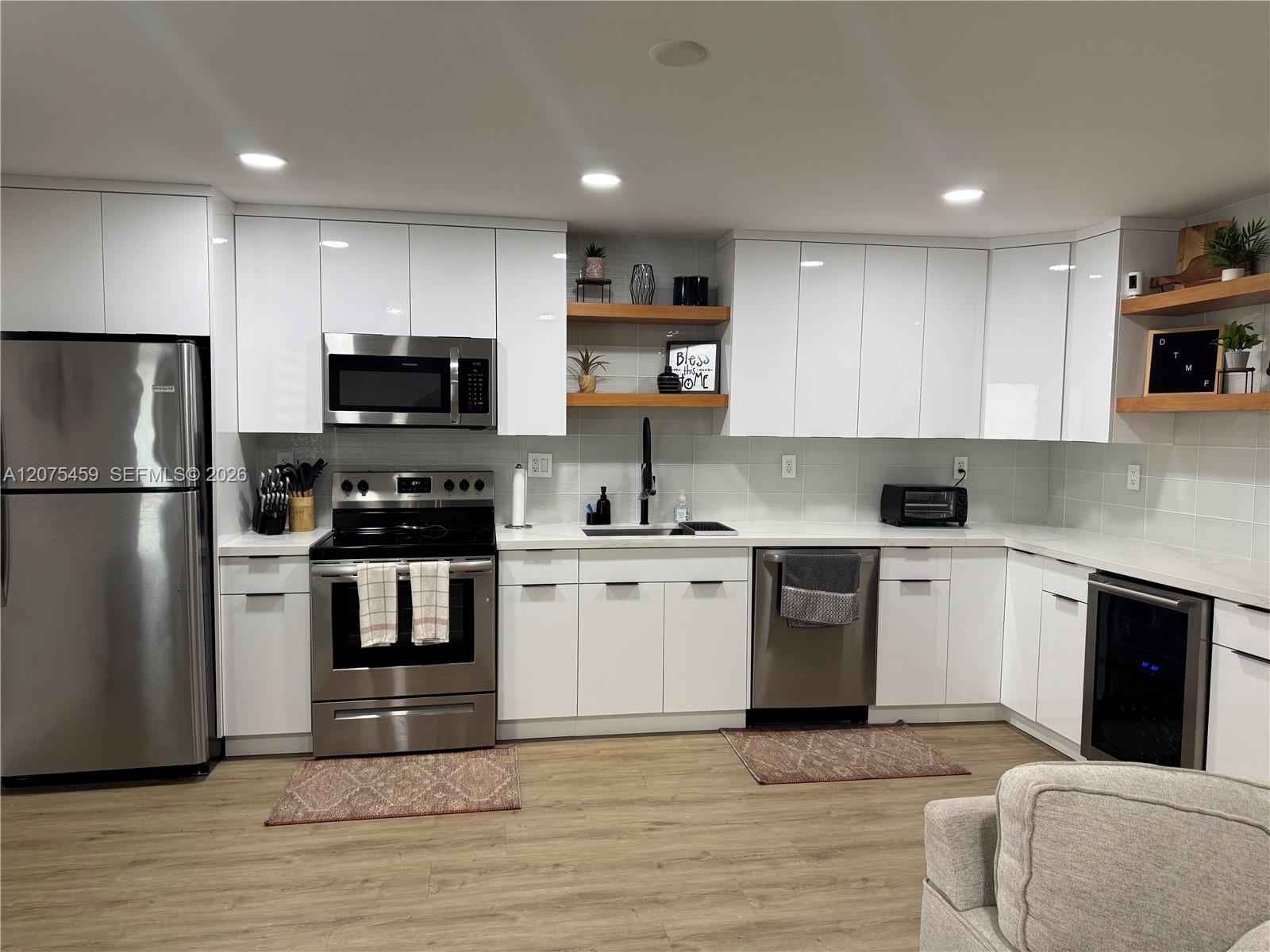 2420 Diana Dr # 402, Hallandale Beach FL 33009