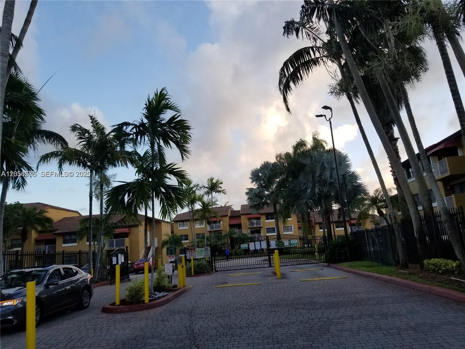 15650 SW 80th St # 207, Miami FL 33193