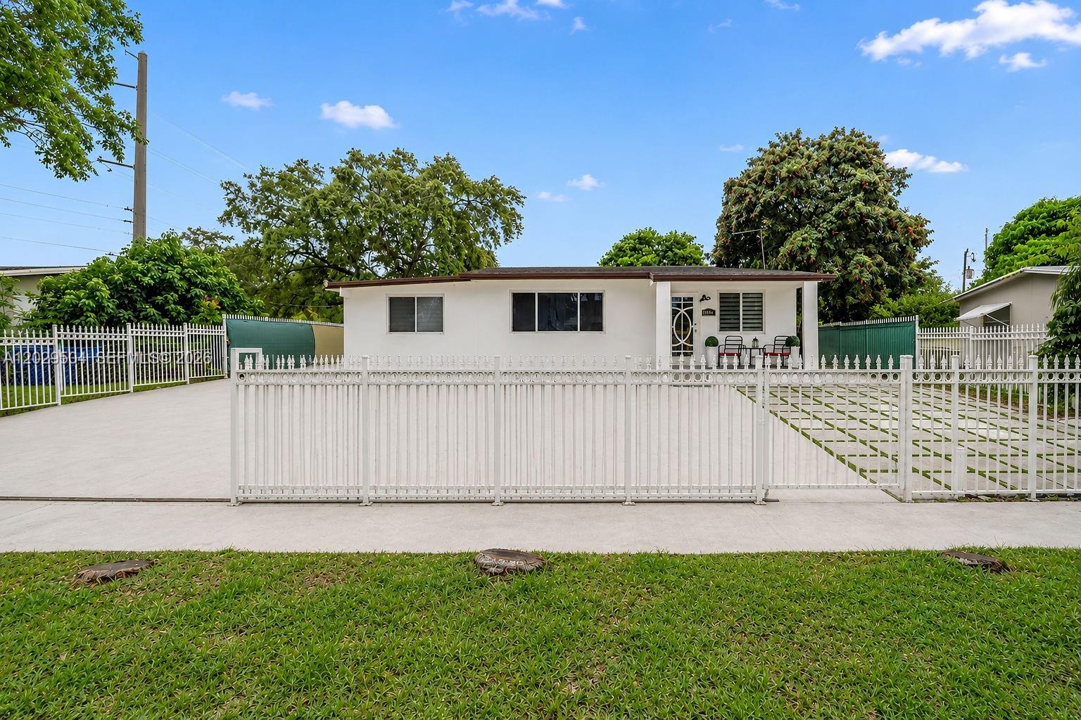 6404 Meade St, Hollywood FL 33024