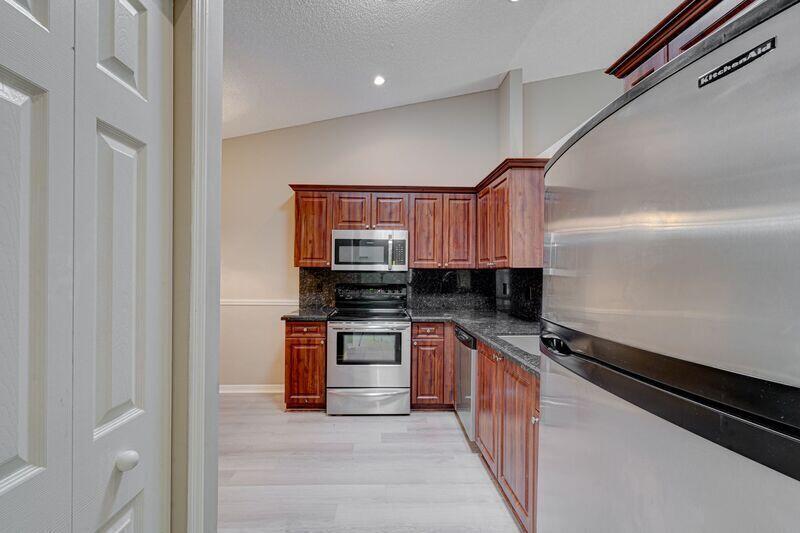 6183 FLORAL LAKES Drive — Photo 5