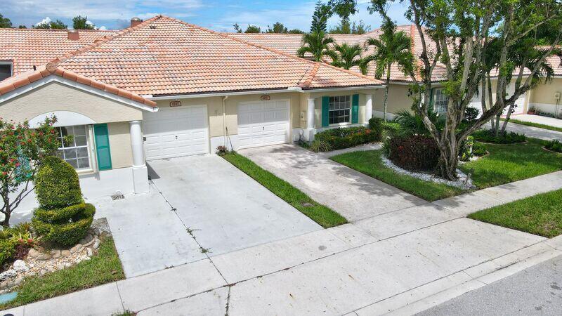 6183 FLORAL LAKES Drive — Photo 2