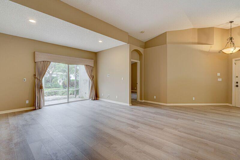 6183 FLORAL LAKES Drive — Photo 3