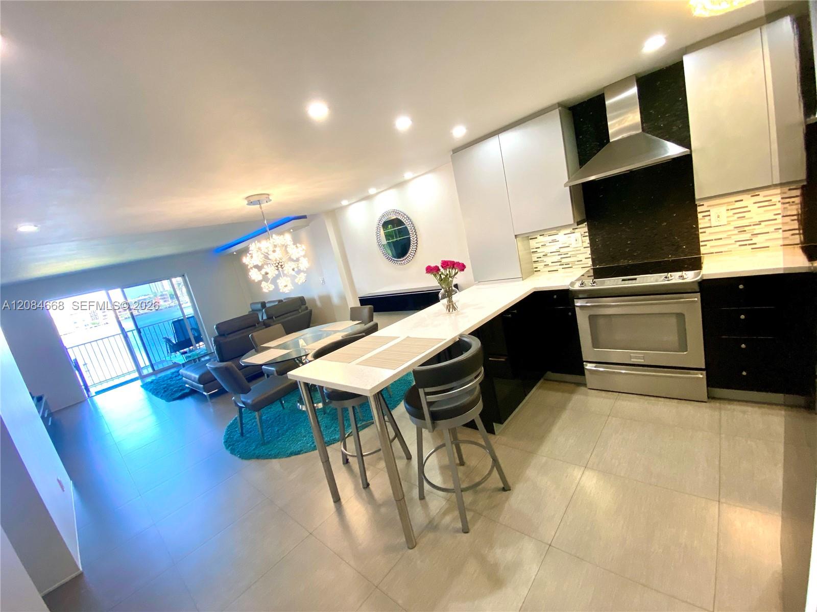 400 Golden Isles Dr # 9 — Photo 2