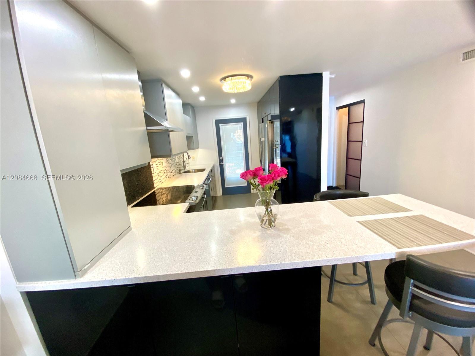 400 Golden Isles Dr # 9 — Photo 3