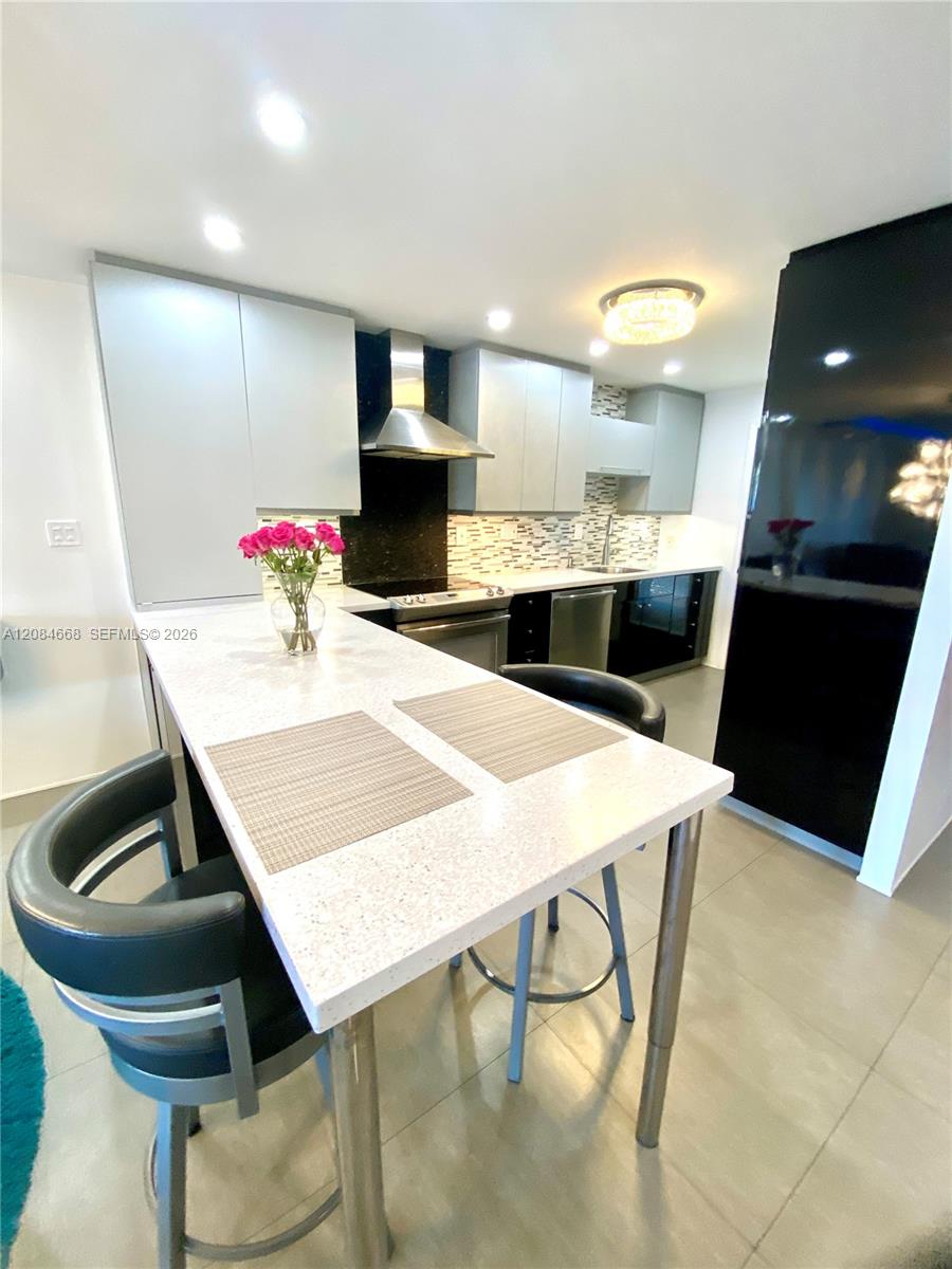 400 Golden Isles Dr # 9 — Photo 4