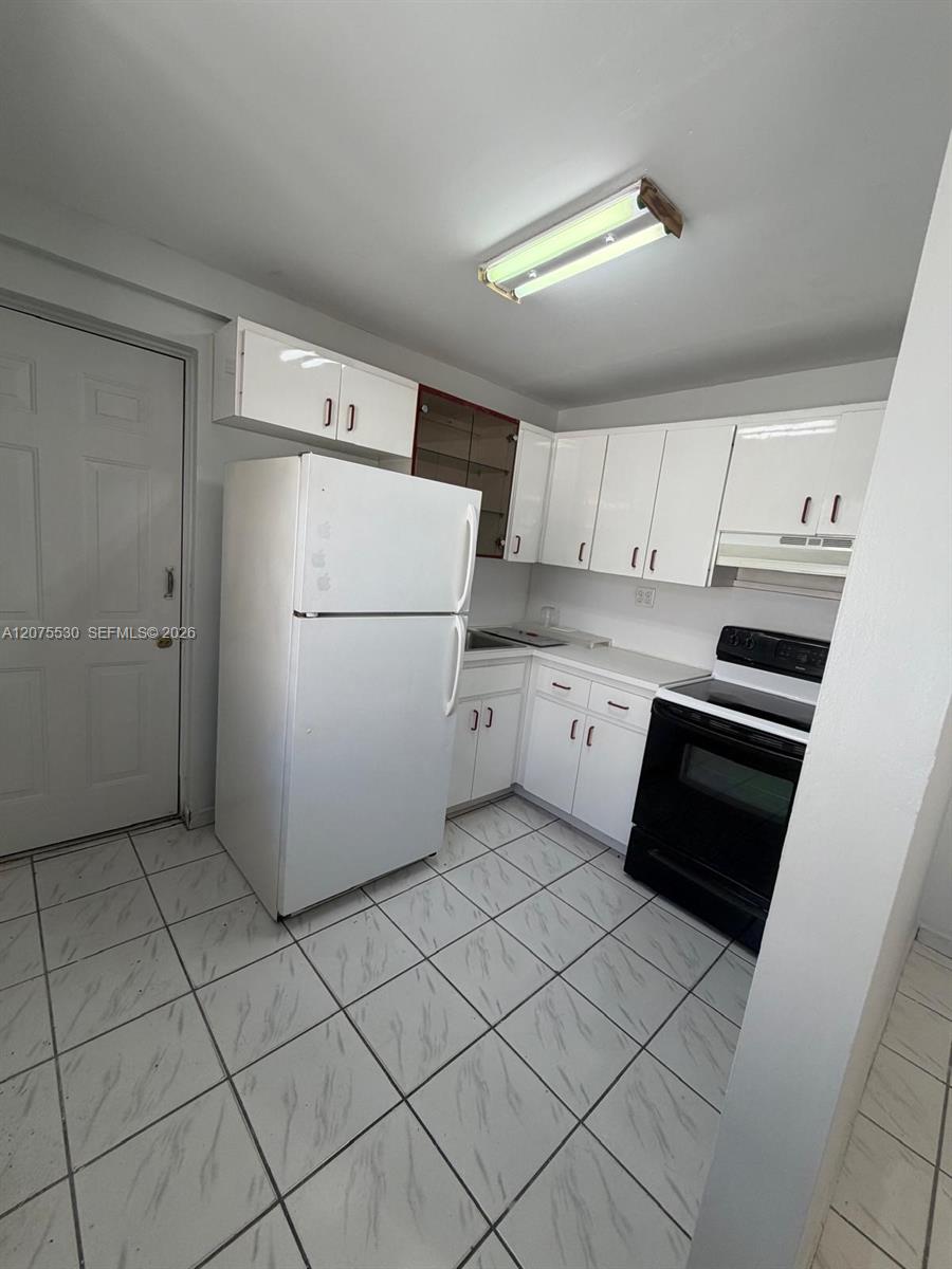 1261 W 60th Ter # 1261 — Photo 3