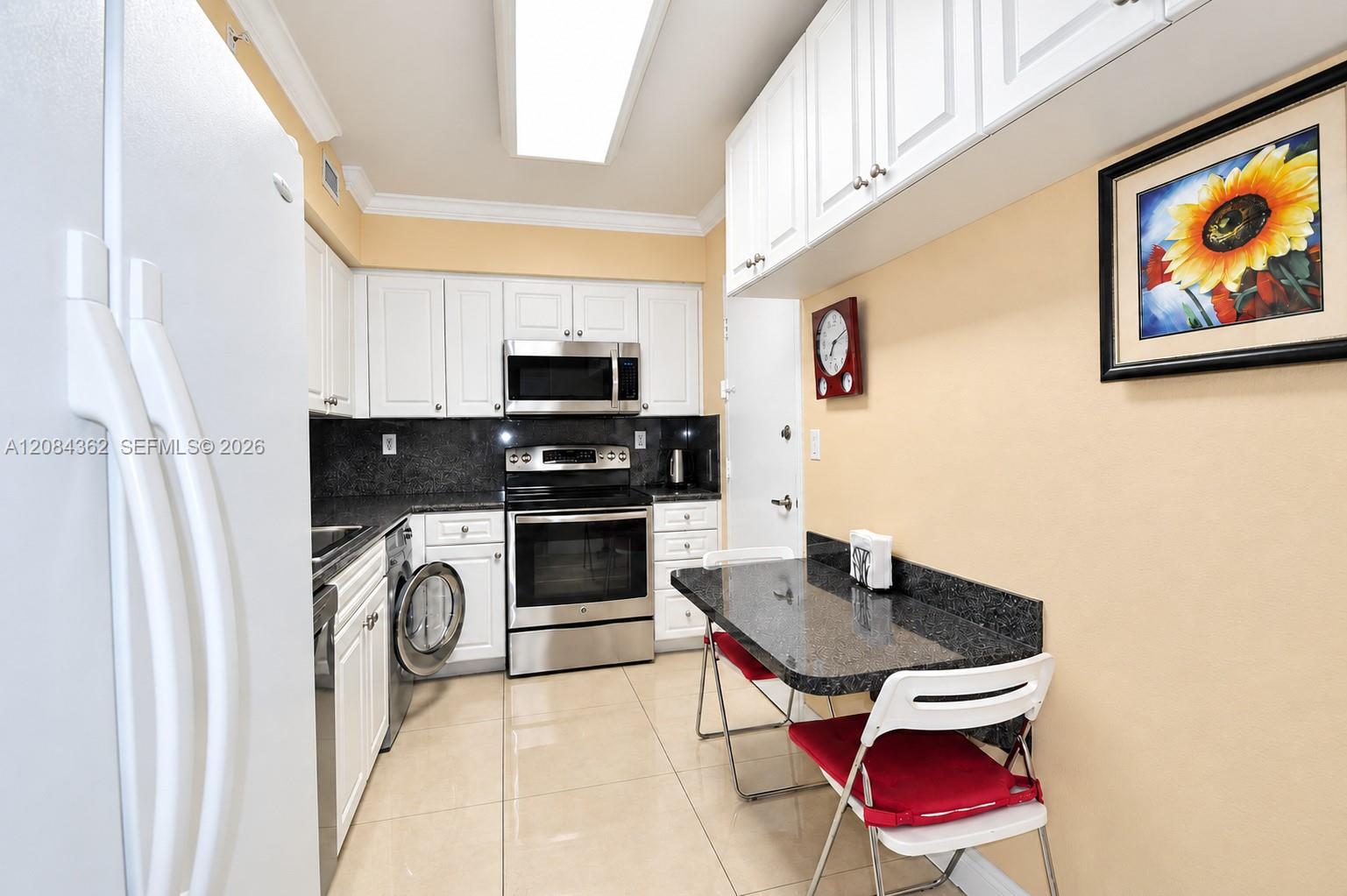 2501 S Ocean Dr # 323 — Photo 4