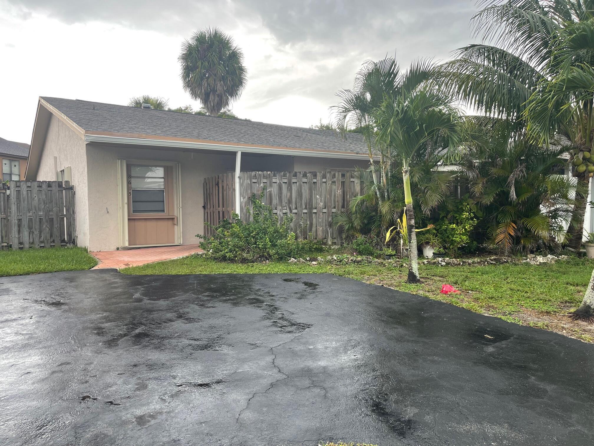8615 Satalite Terrace, Lake Park FL 33403