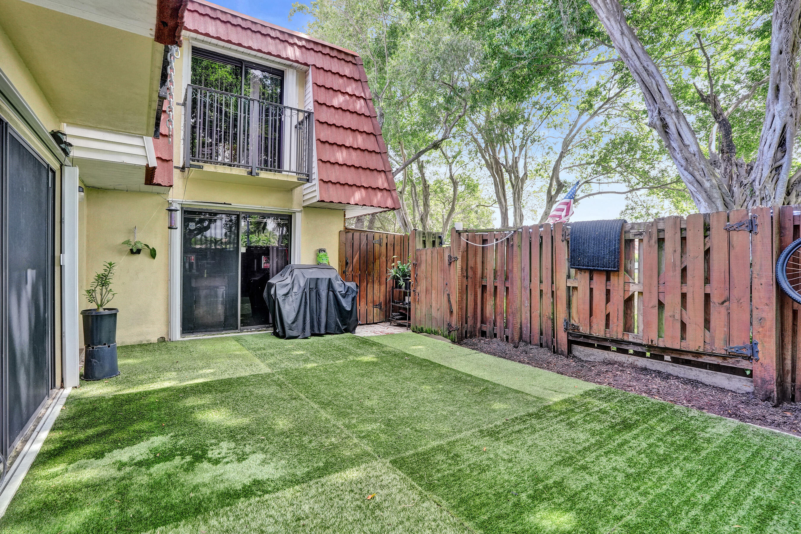 9993 NW 7TH Street — Photo 2