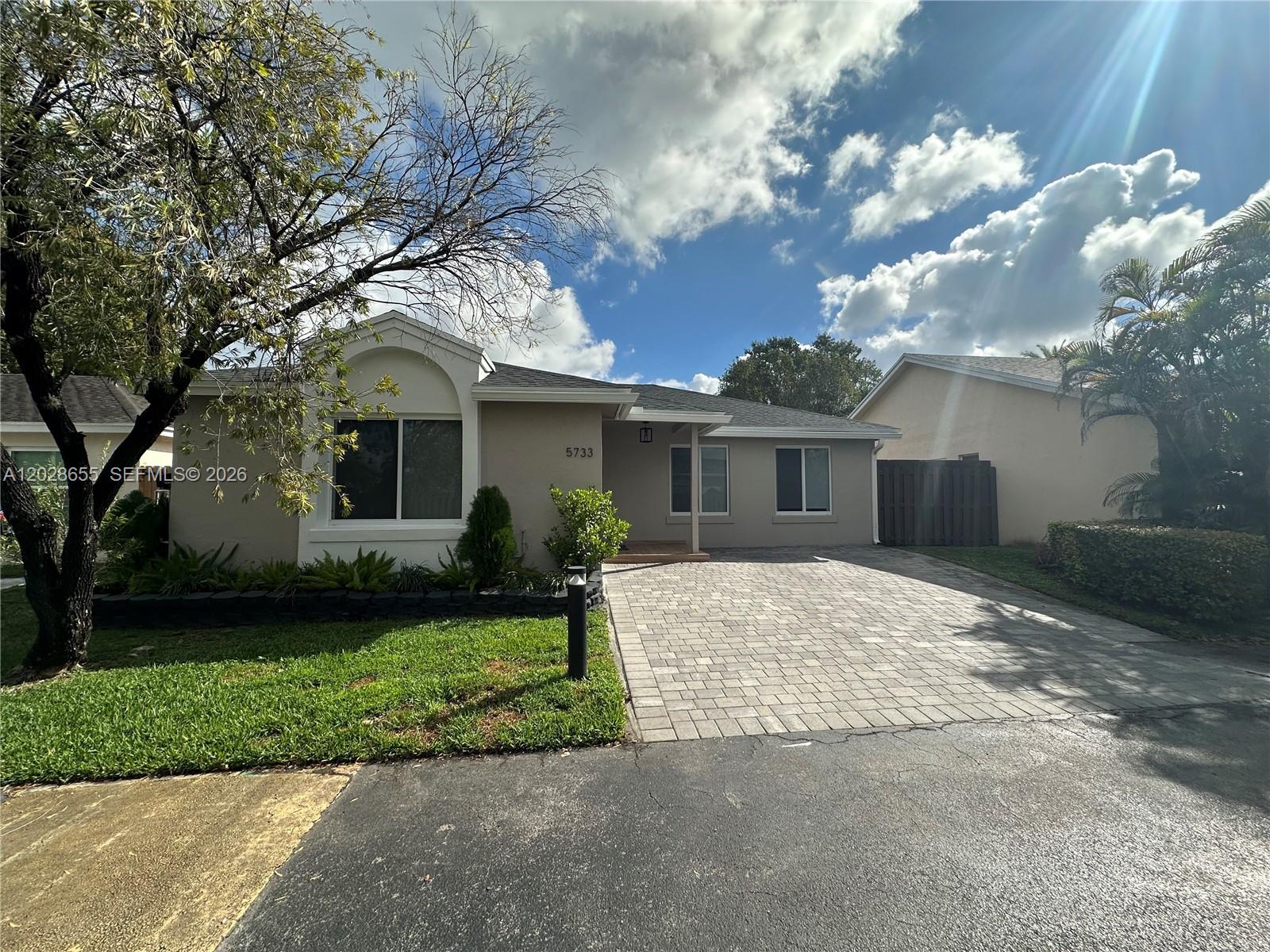 5733 NW 100th Ct # 5733 View 8