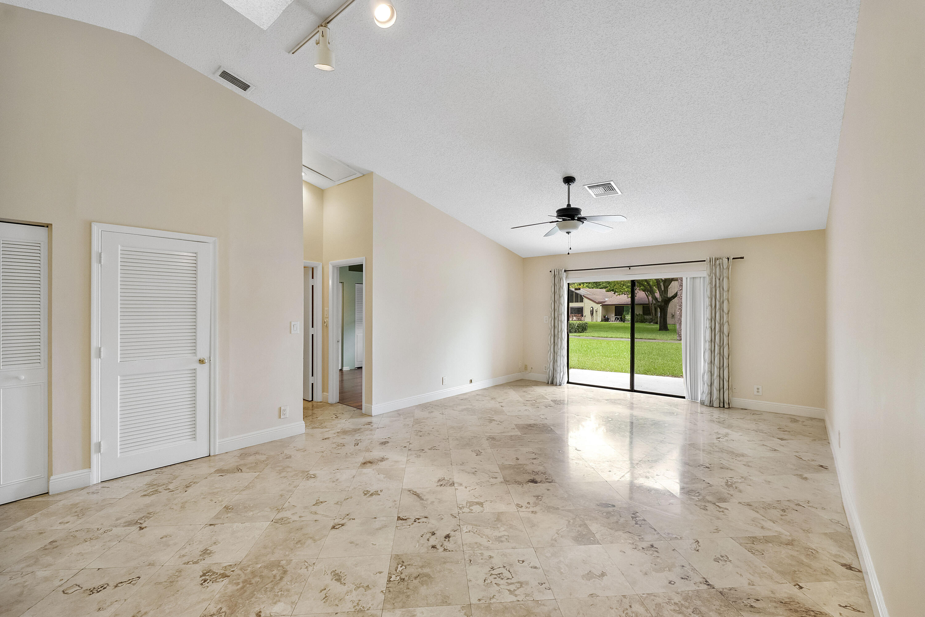 22686 Vistawood Way — Photo 4