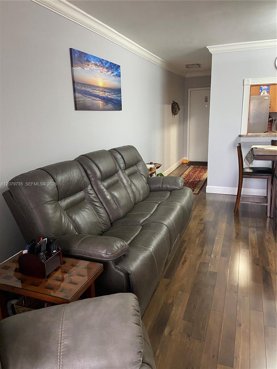 1075 W 68th St # 403 — Photo 2