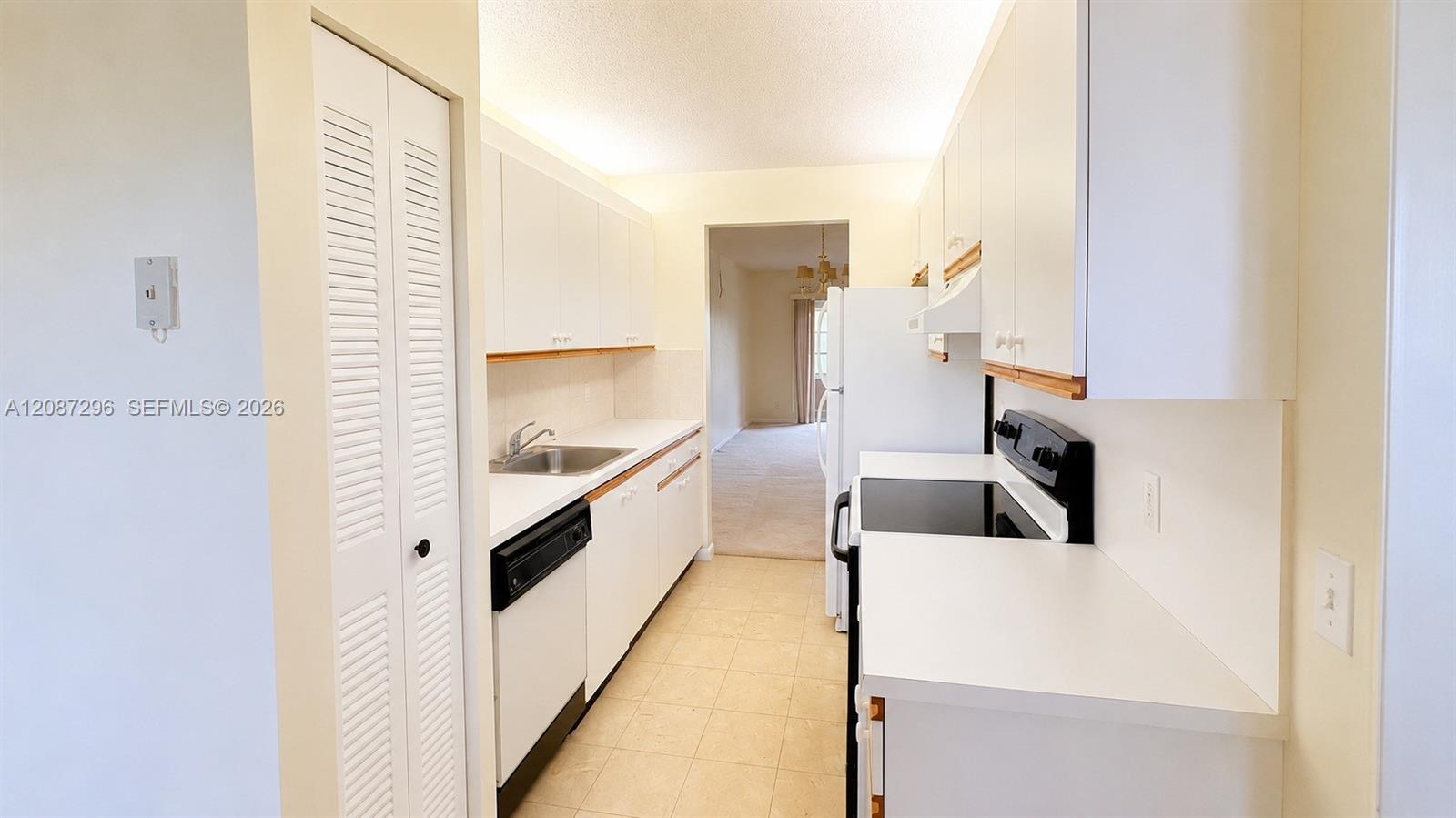 12900 SW 13th St # 413E — Photo 2