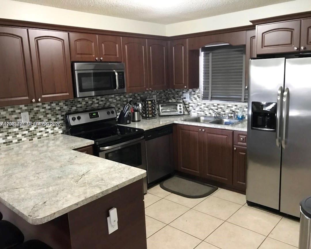 15302 SW 180th Ter — Photo 3