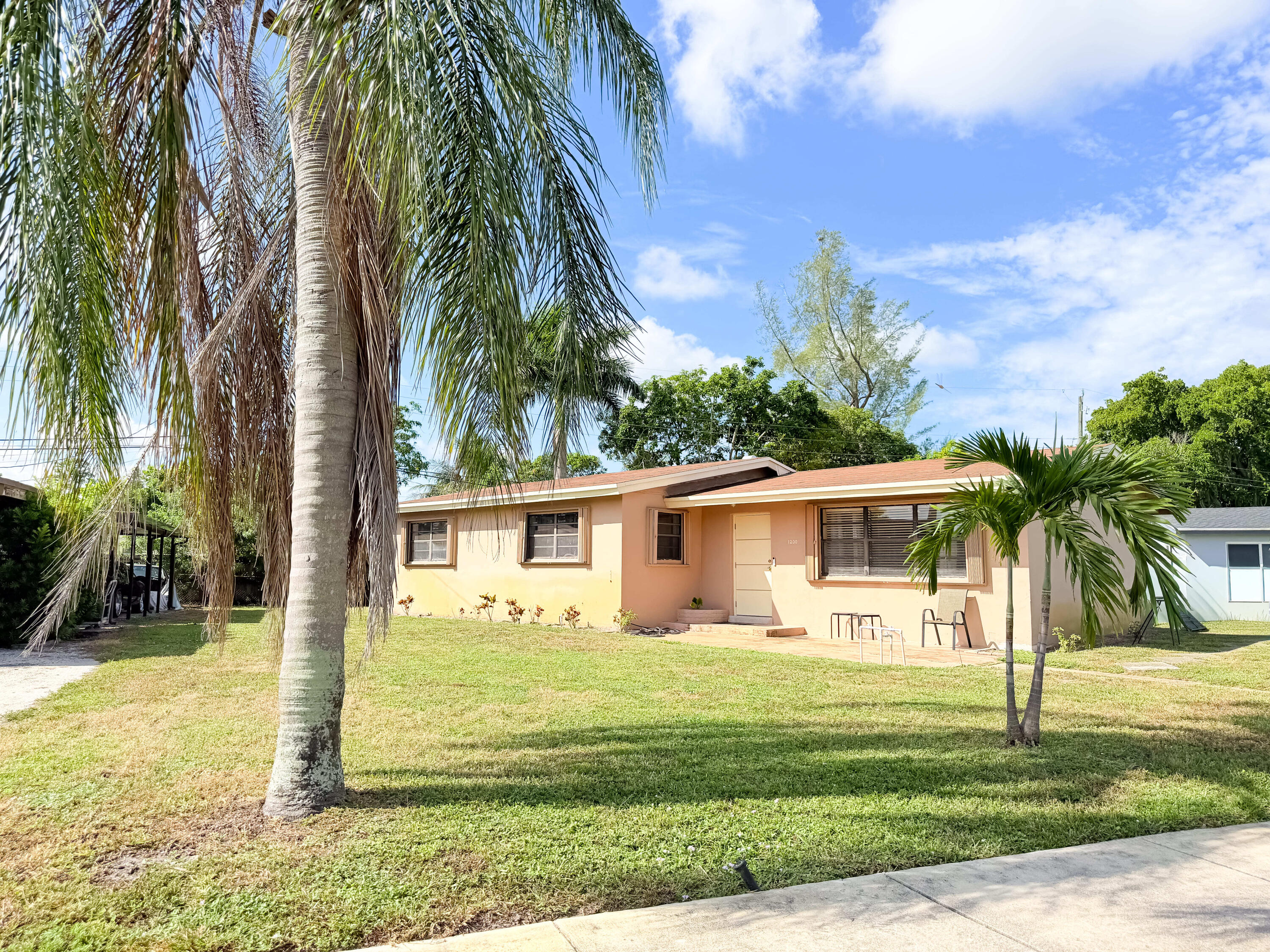 1200 NW 18th Street — Photo 3