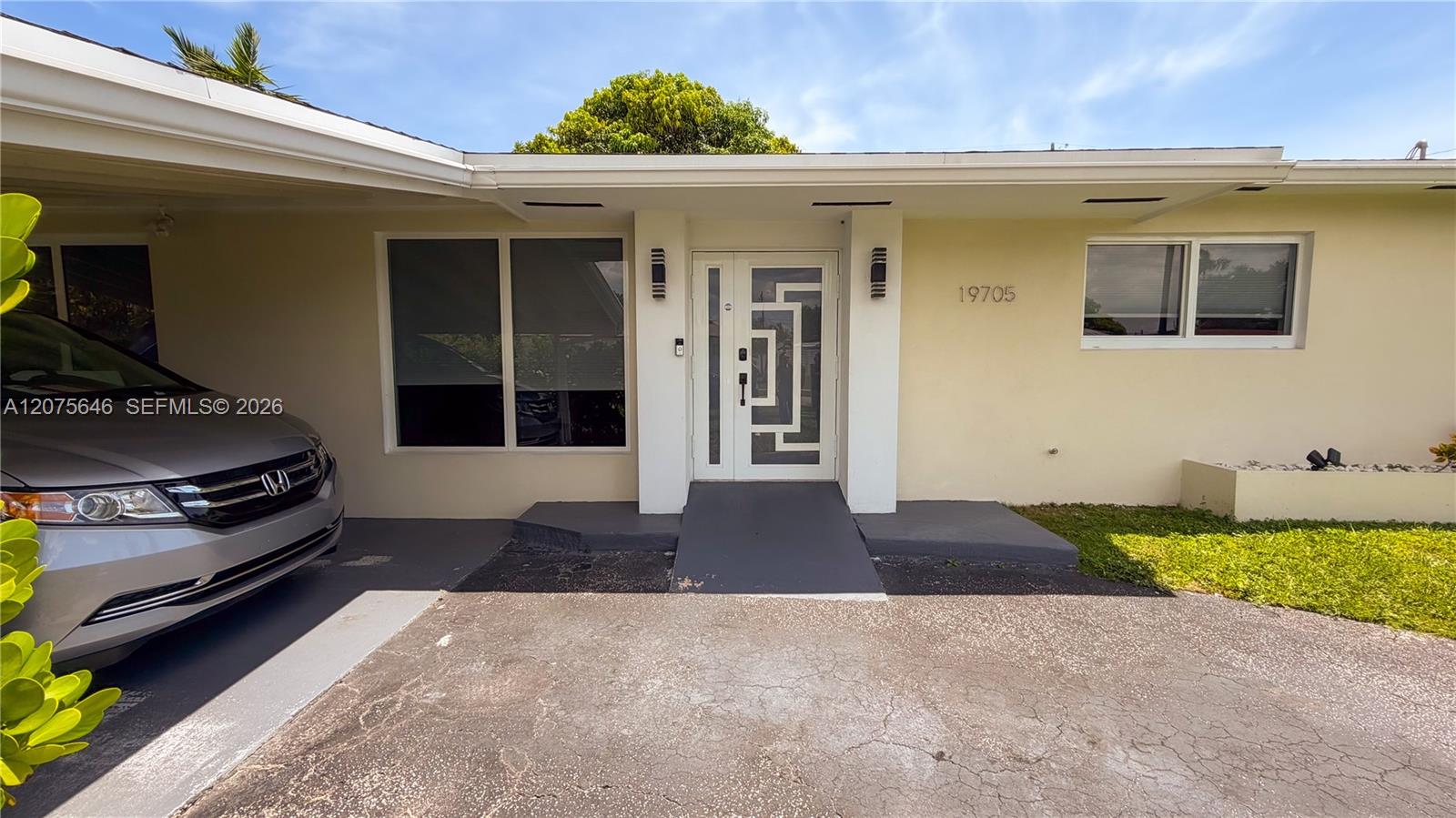 19705 NE 11th Ct # 19705 — Photo 2