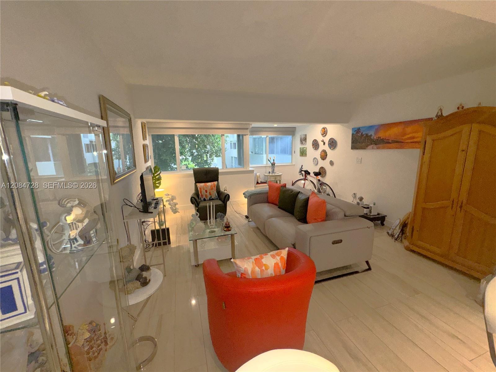 1910 SW 17th Ave # 8 — Photo 4