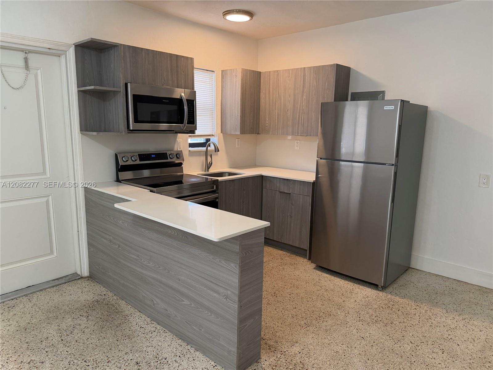 600 SW 10th St # 5 — Photo 2