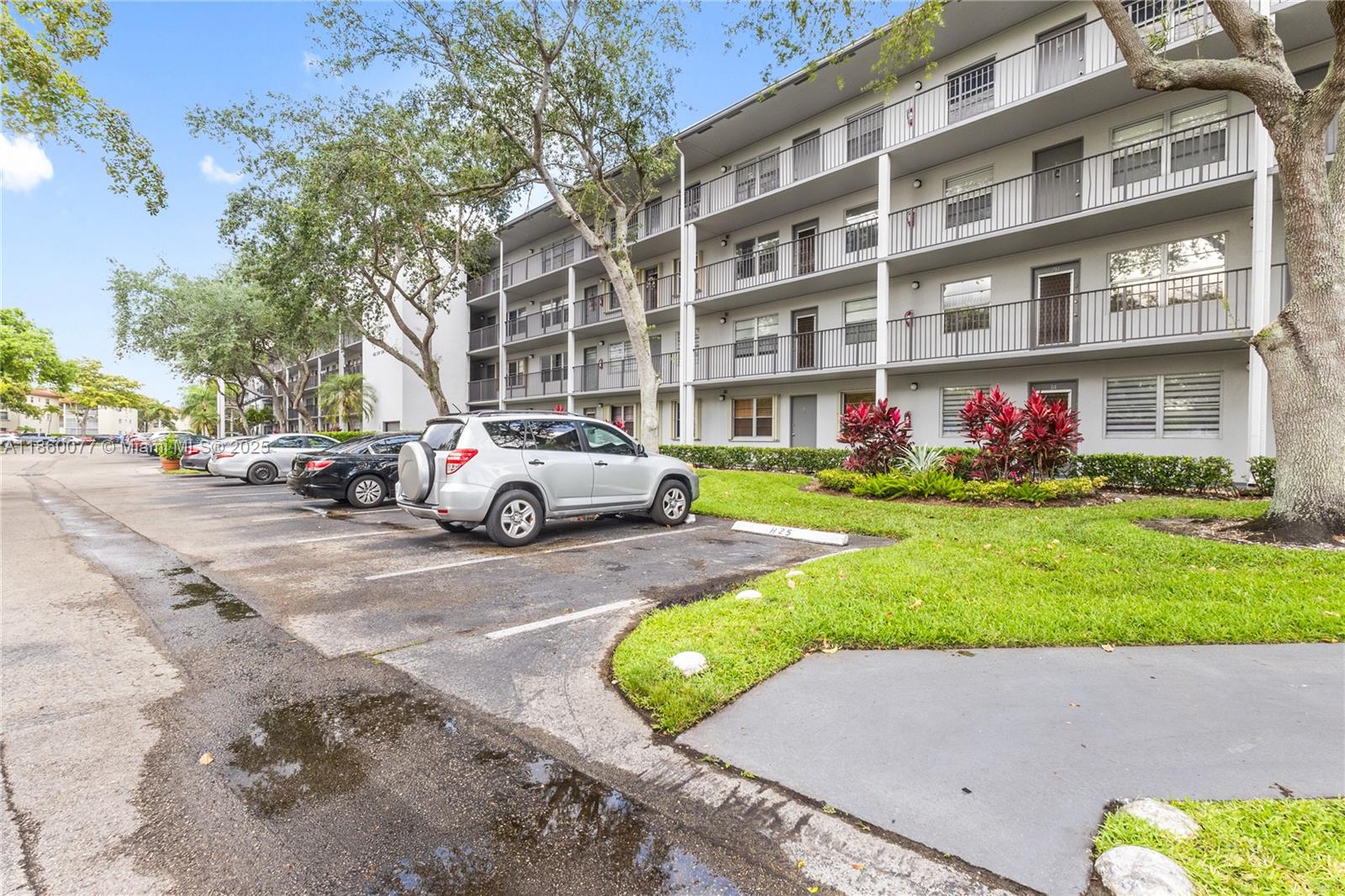 251 SW 132 way # 114H, Pembroke Pines FL 33027