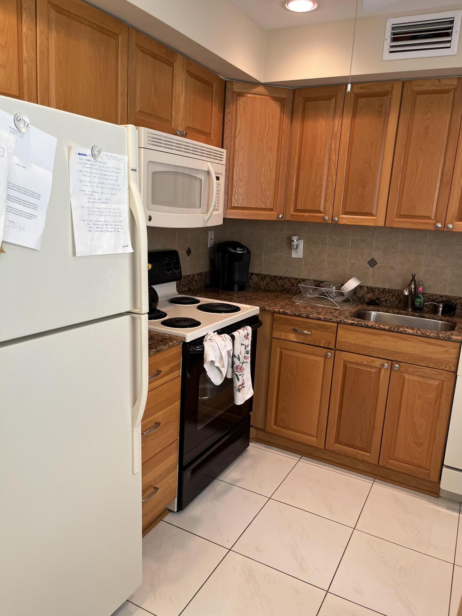 619 BURGUNDY M # 619, Delray Beach FL 33484