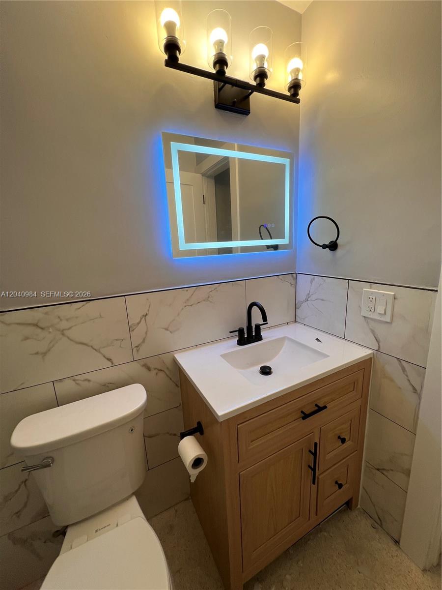 1140 NE 24th Ave # 1 — Photo 3