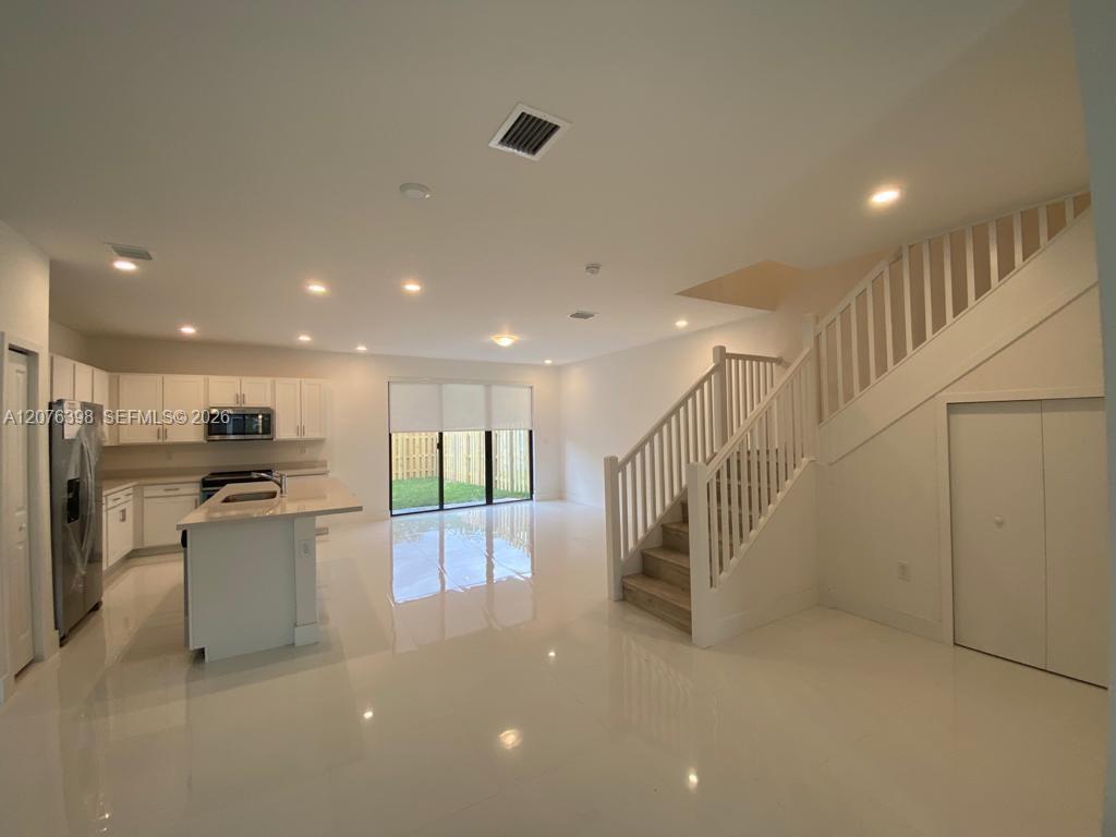 14519 SW 24th Ter — Photo 2