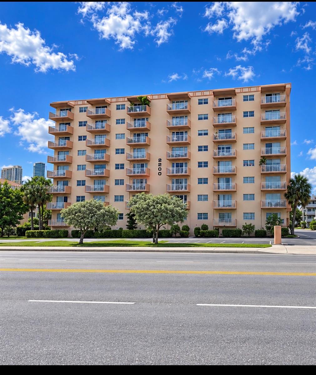 2200 E Hallandale Beach Blvd # 610 — Photo 4