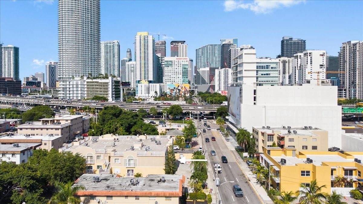 437 SW 7th St # 201, Miami FL 33130