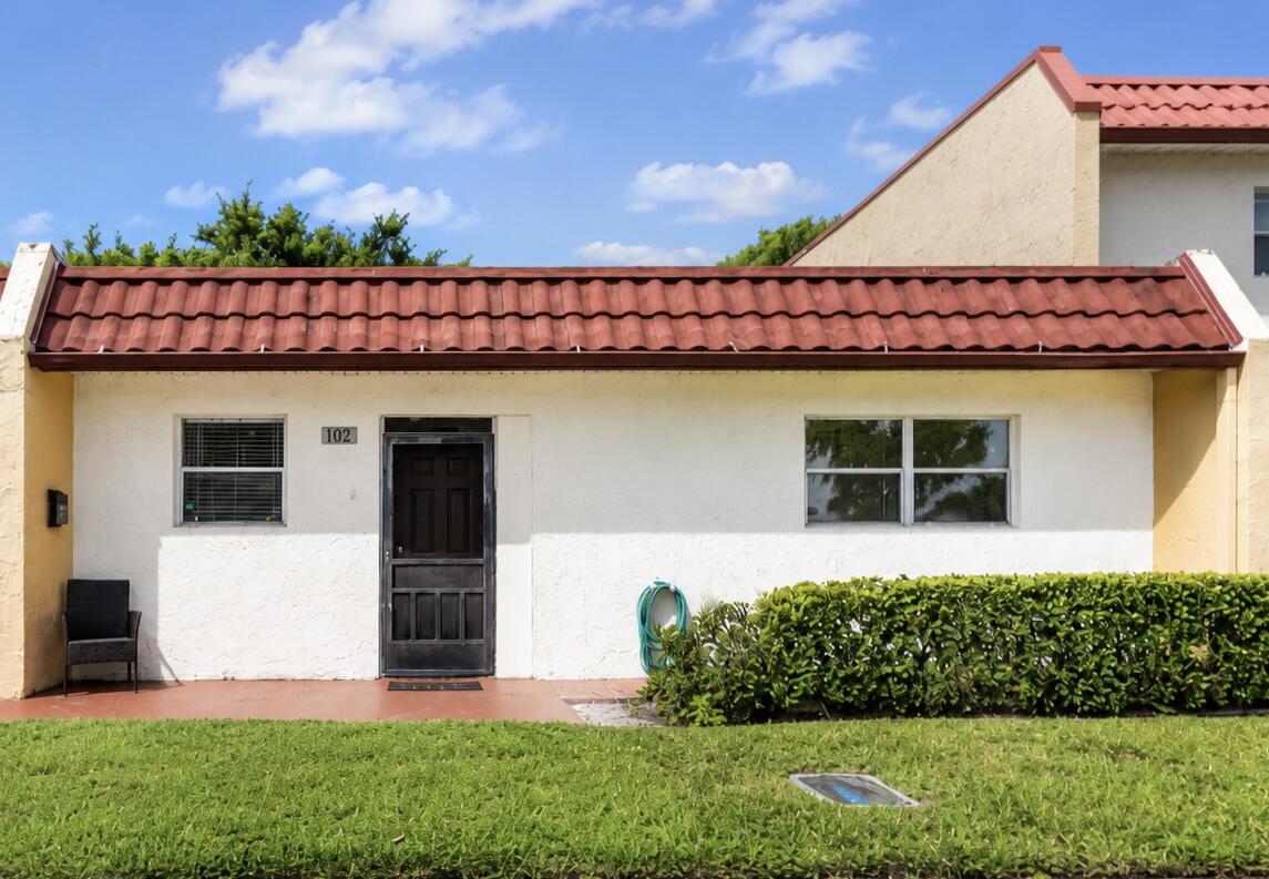 102 Lake Anne Drive, West Palm Beach FL 33411
