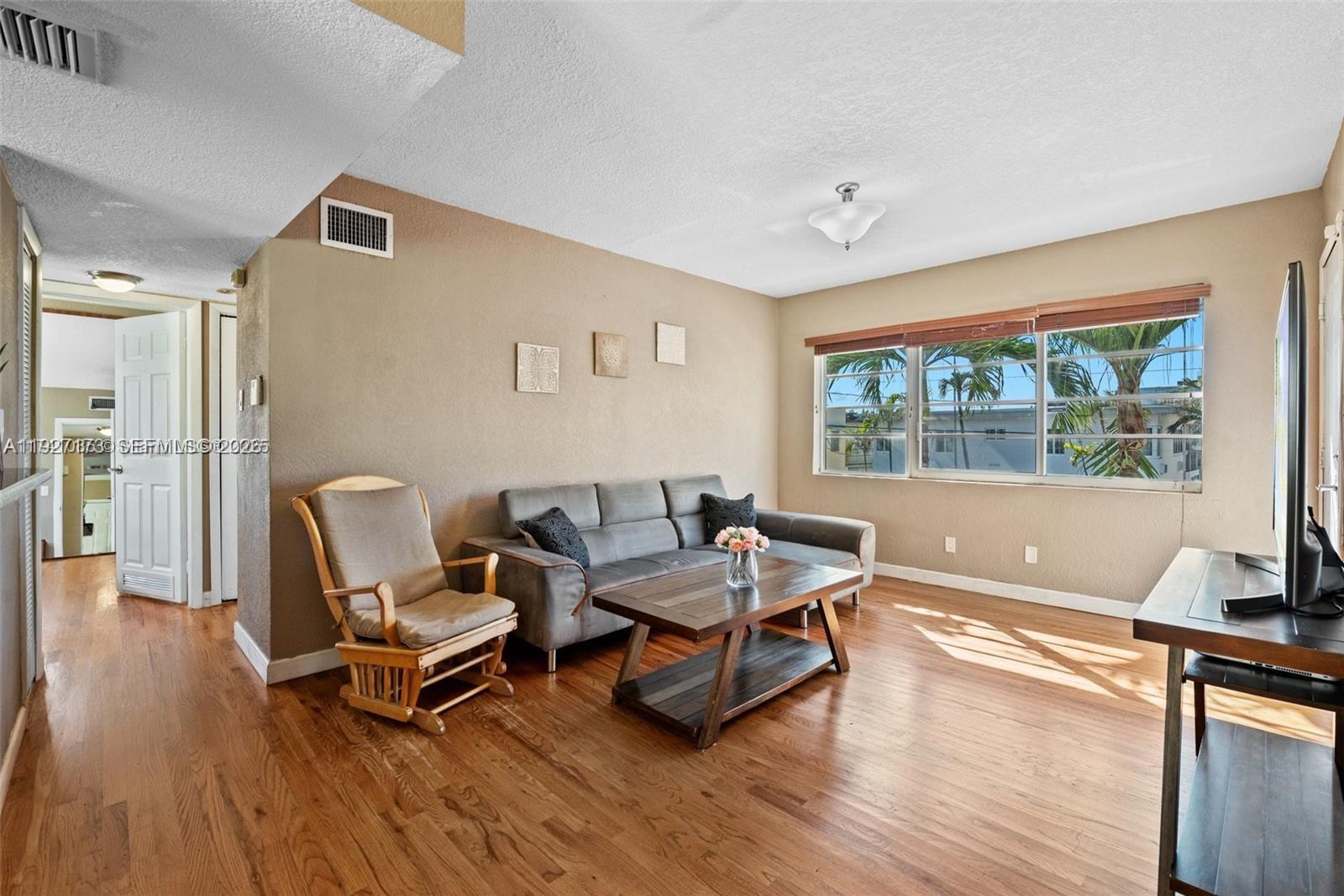 8345 Byron Ave # 6 — Photo 3