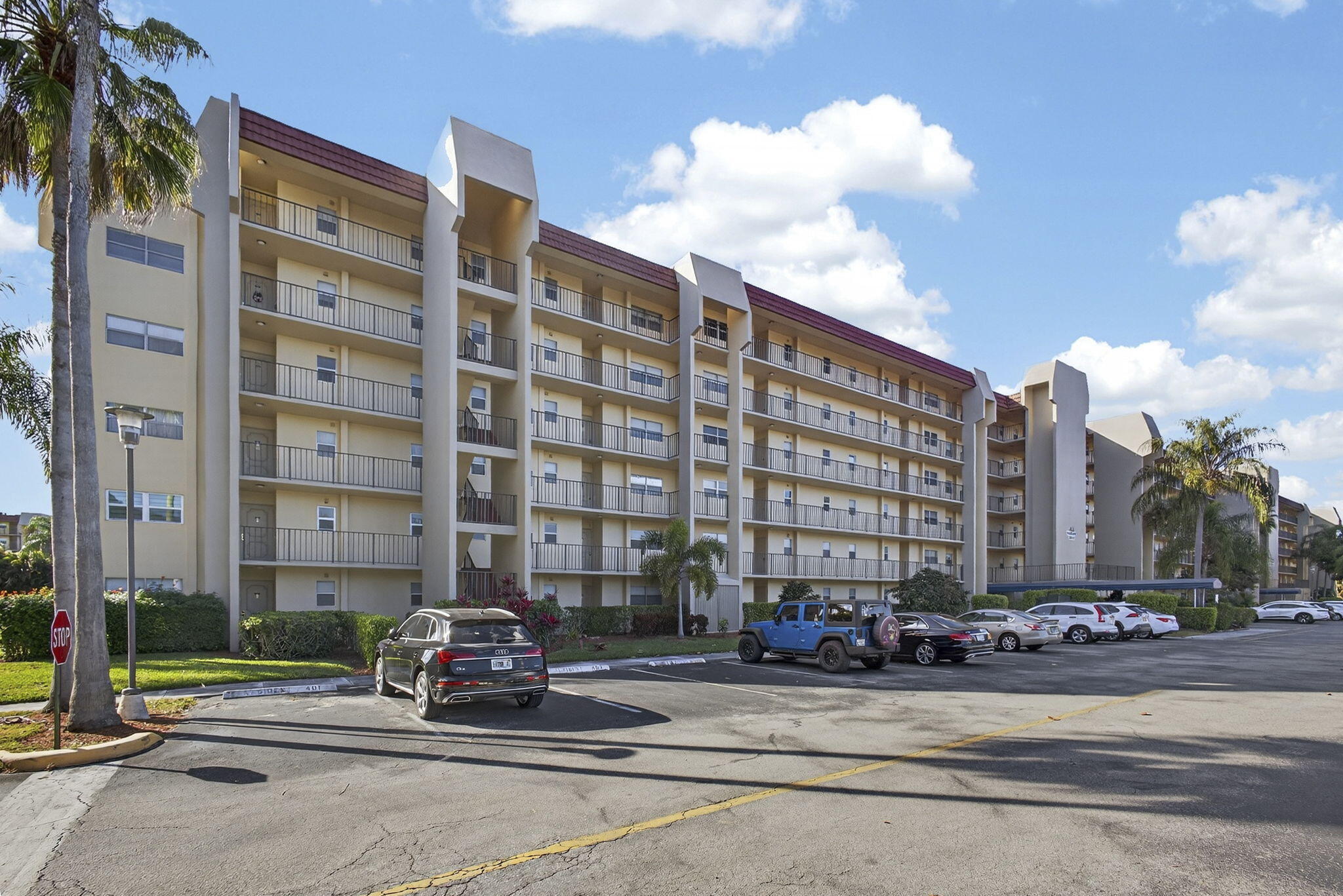 3590 Via Poinciana # 202, Lake Worth FL 33467