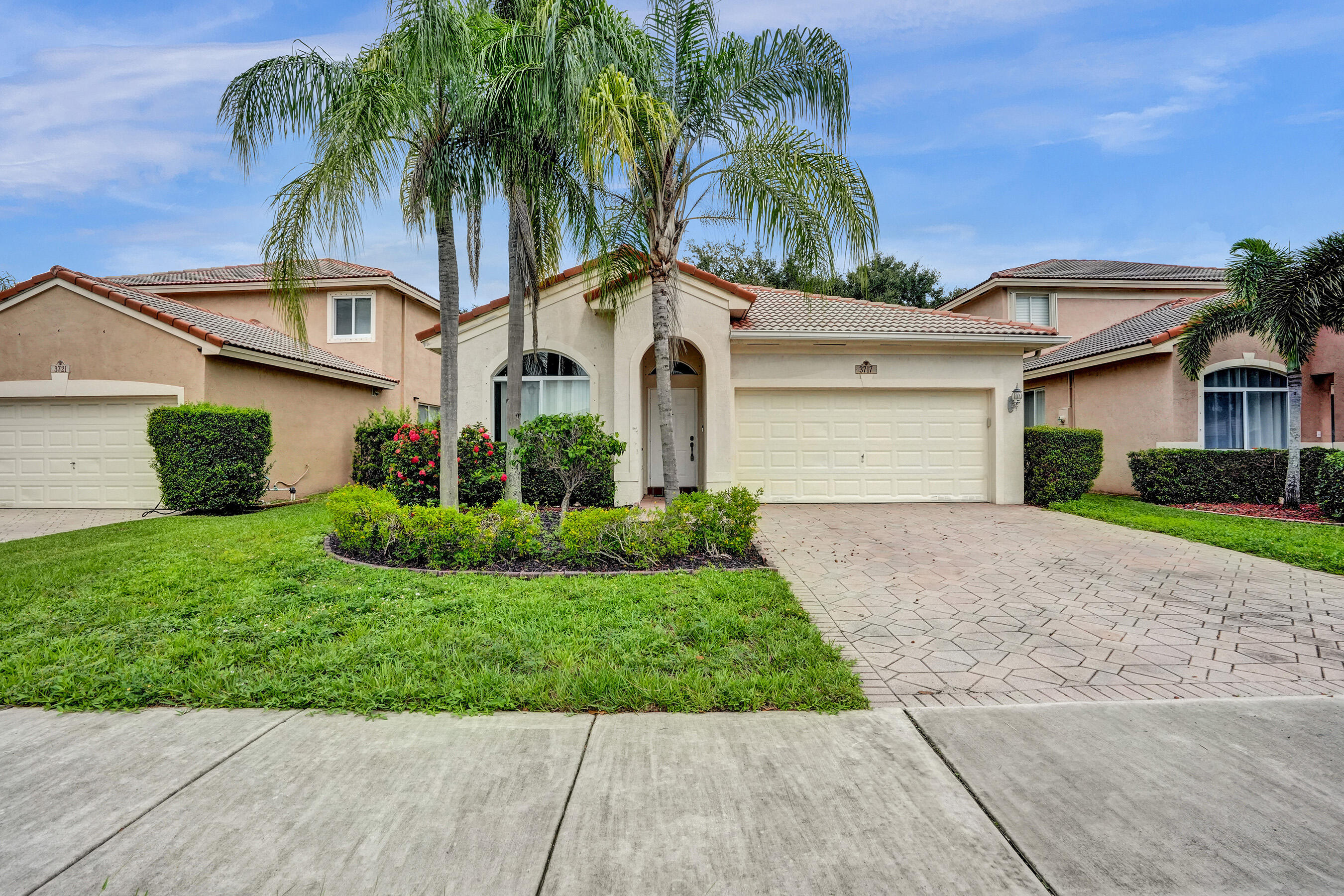 3717 Pebblebrook Manor — Photo 3