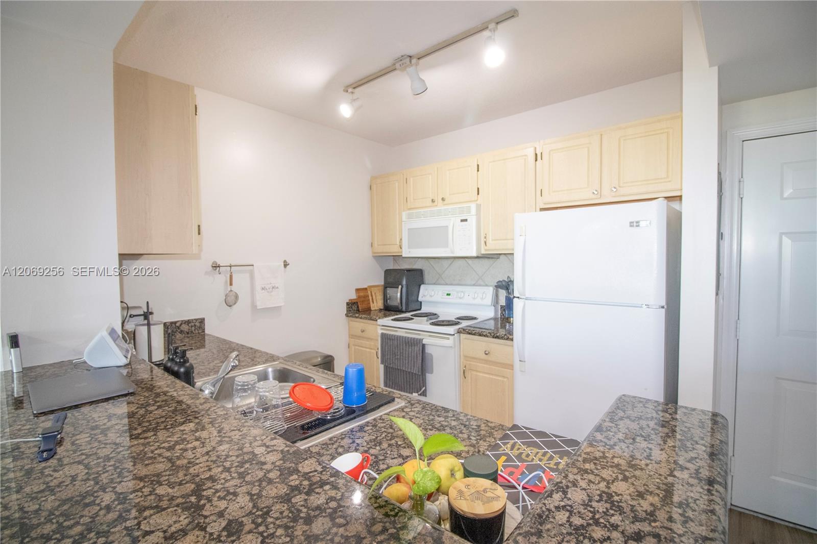 2665 SW 37th Ave # 911 — Photo 4