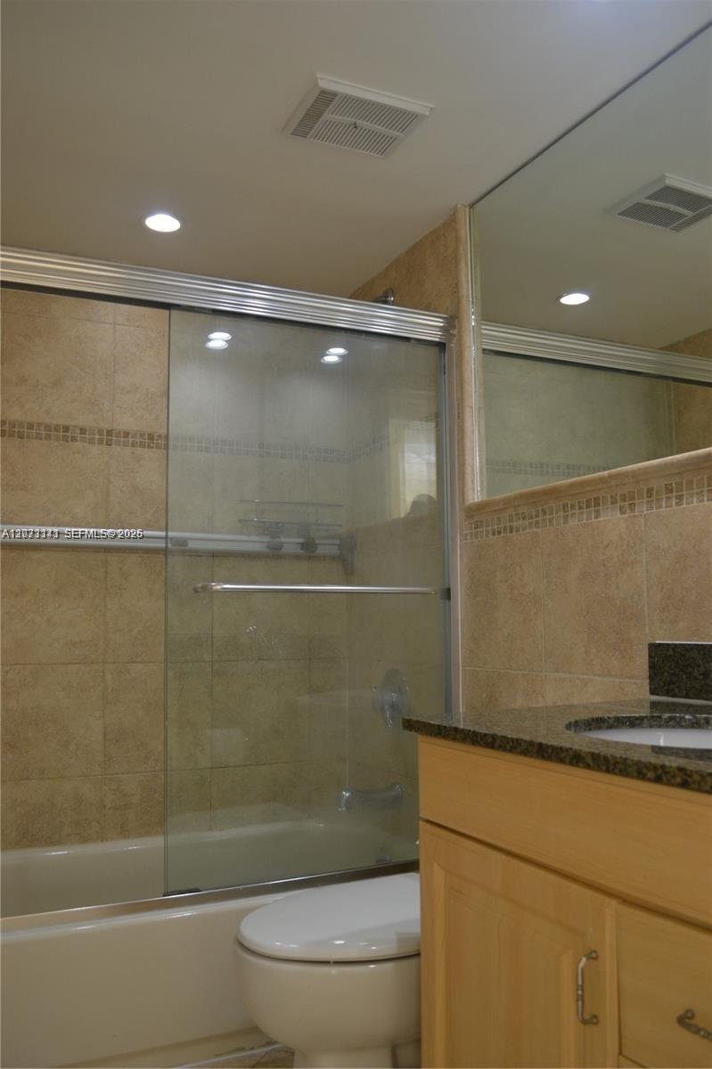 1720 NW N River Dr # 602 — Photo 5